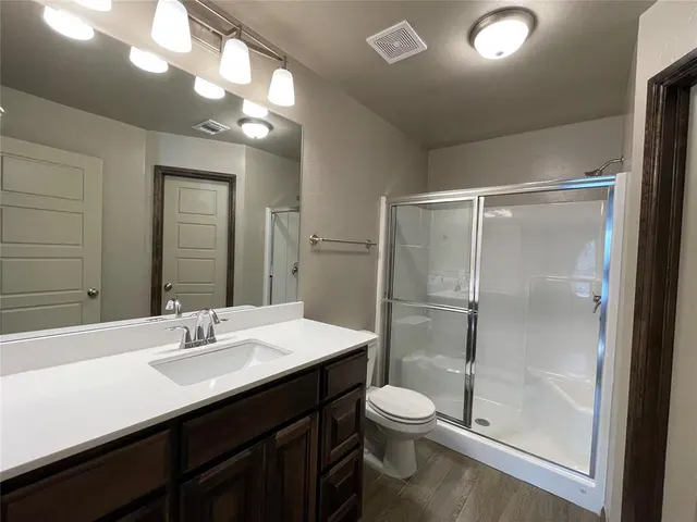 Photo 5 — 2033 Sara Vista Road, Yukon, OK 73099