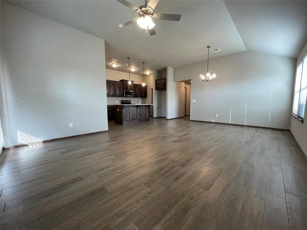 Photo 6 — 2033 Sara Vista Road, Yukon, OK 73099
