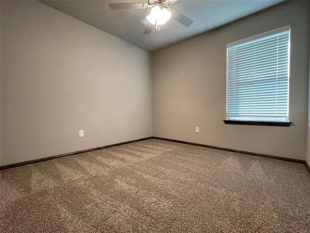 Photo 7 — 2033 Sara Vista Road, Yukon, OK 73099