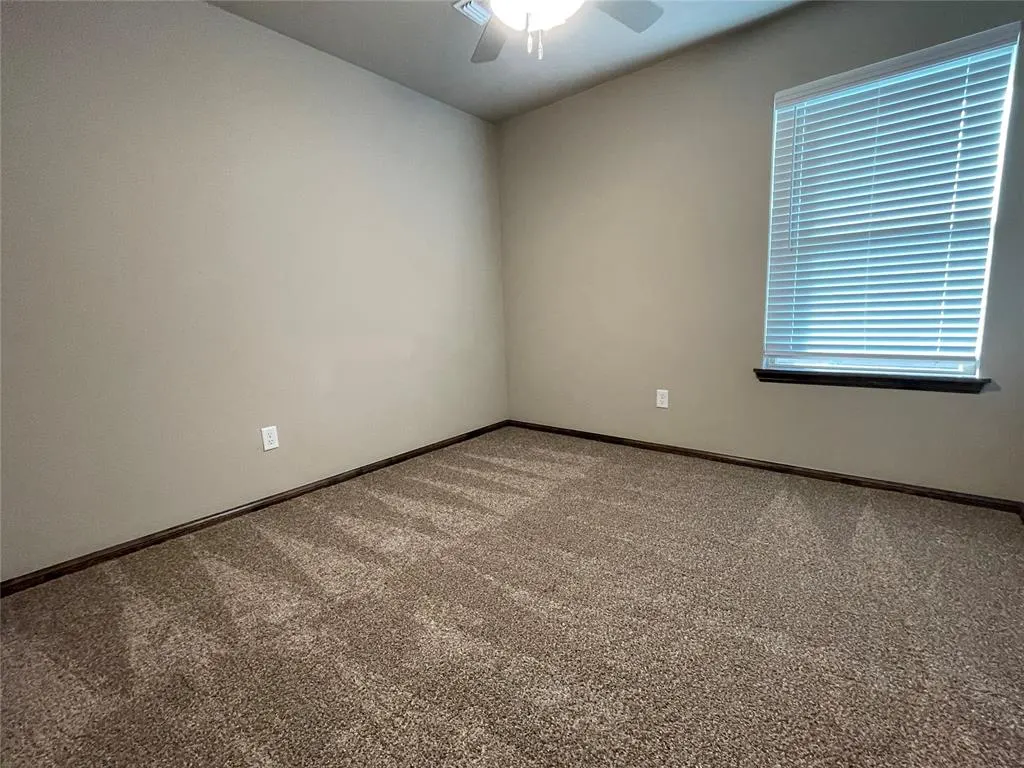 Photo 8 — 2033 Sara Vista Road, Yukon, OK 73099