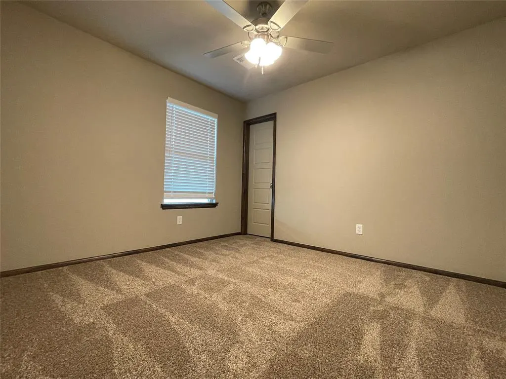 Photo 14 — 2033 Sara Vista Road, Yukon, OK 73099