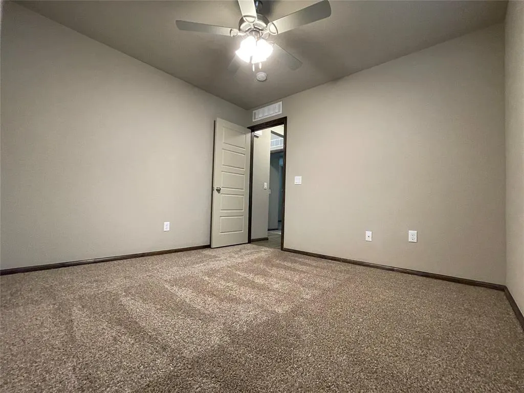 Photo 15 — 2033 Sara Vista Road, Yukon, OK 73099