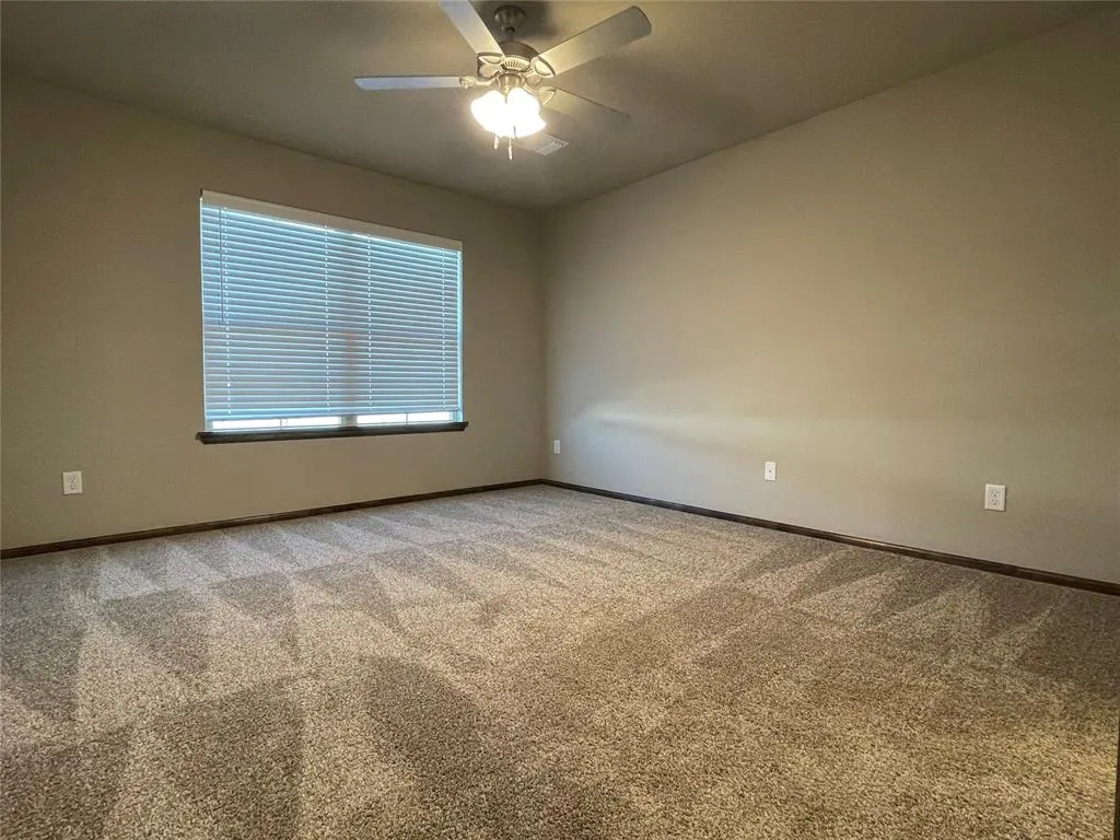 Photo 16 — 2033 Sara Vista Road, Yukon, OK 73099