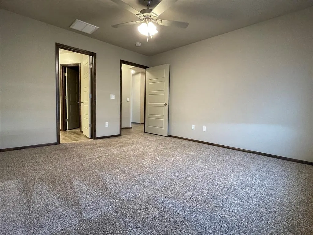 Photo 17 — 2033 Sara Vista Road, Yukon, OK 73099