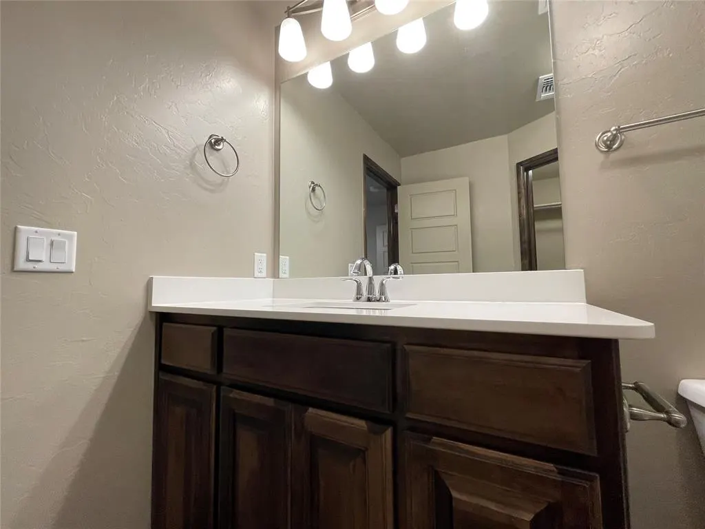Photo 21 — 2033 Sara Vista Road, Yukon, OK 73099