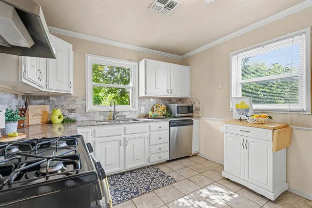 Photo 5 — 1700 Carlisle Road, Oklahoma City, OK 73120
