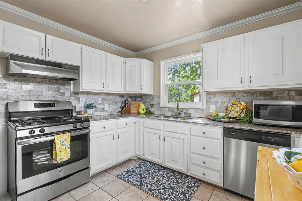 Photo 6 — 1700 Carlisle Road, Oklahoma City, OK 73120