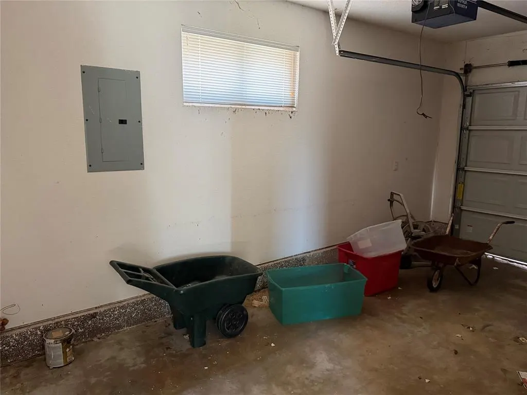 Photo 10 — 1032 Cambridge Court, Moore, OK 73160