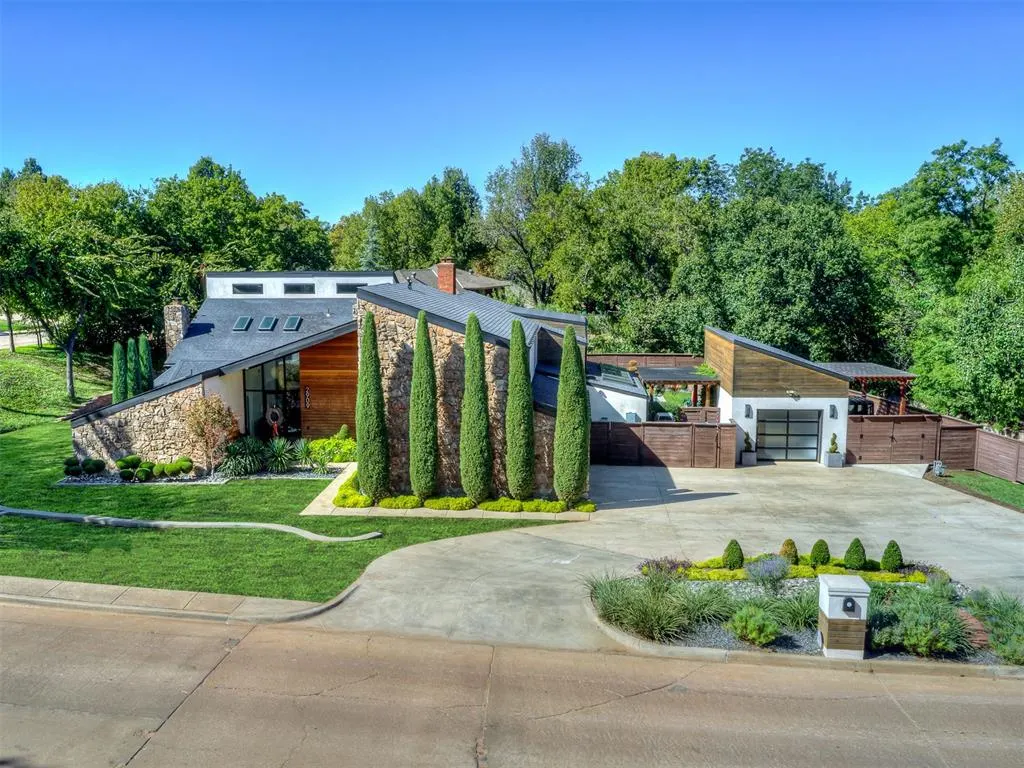 Front exterior — 2909 N Oak Hollow Road, Oklahoma City, OK 73120