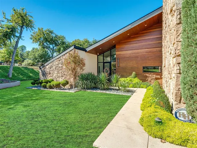 Photo 2 — 2909 N Oak Hollow Road, Oklahoma City, OK 73120