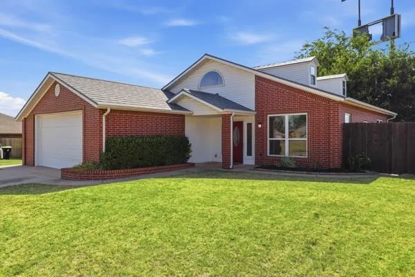 Front exterior — 2302 Oakridge Drive, Purcell, OK 73080