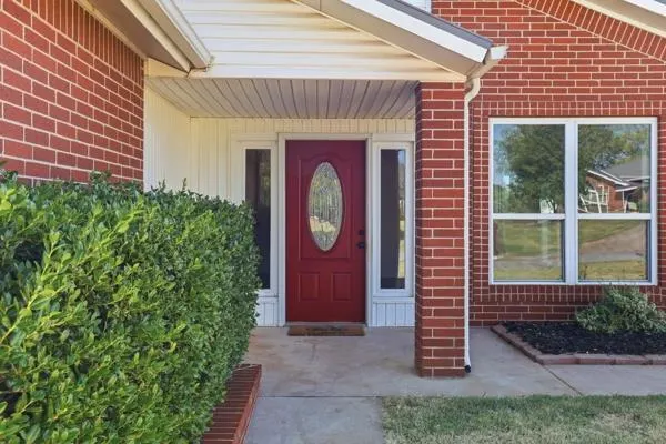 Photo 2 — 2302 Oakridge Drive, Purcell, OK 73080