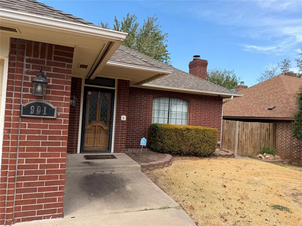 Photo 2 — 901 Randall Drive, Moore, OK 73160