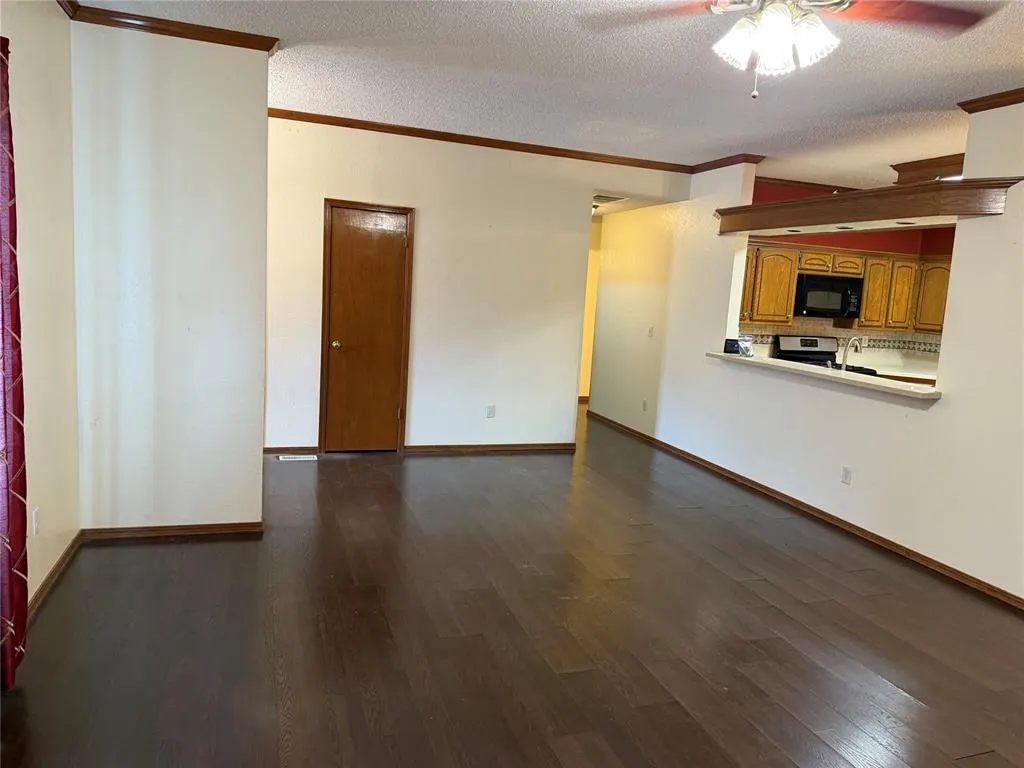 Photo 5 — 901 Randall Drive, Moore, OK 73160
