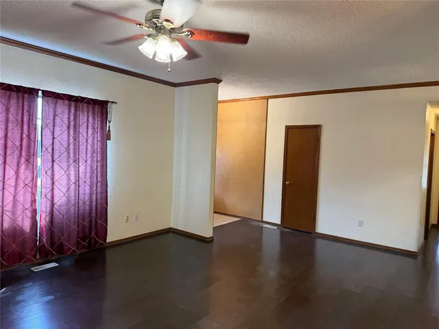 Photo 6 — 901 Randall Drive, Moore, OK 73160