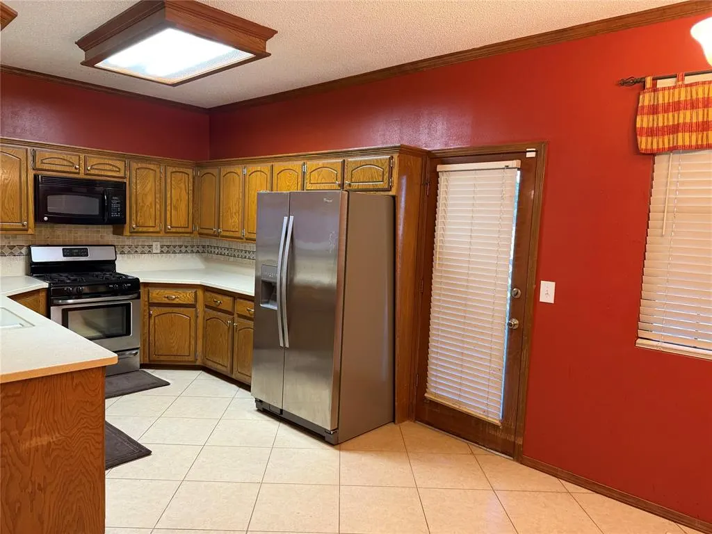 Photo 7 — 901 Randall Drive, Moore, OK 73160