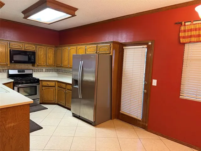 Photo 7 — 901 Randall Drive, Moore, OK 73160