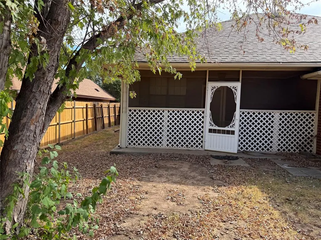 Photo 14 — 901 Randall Drive, Moore, OK 73160
