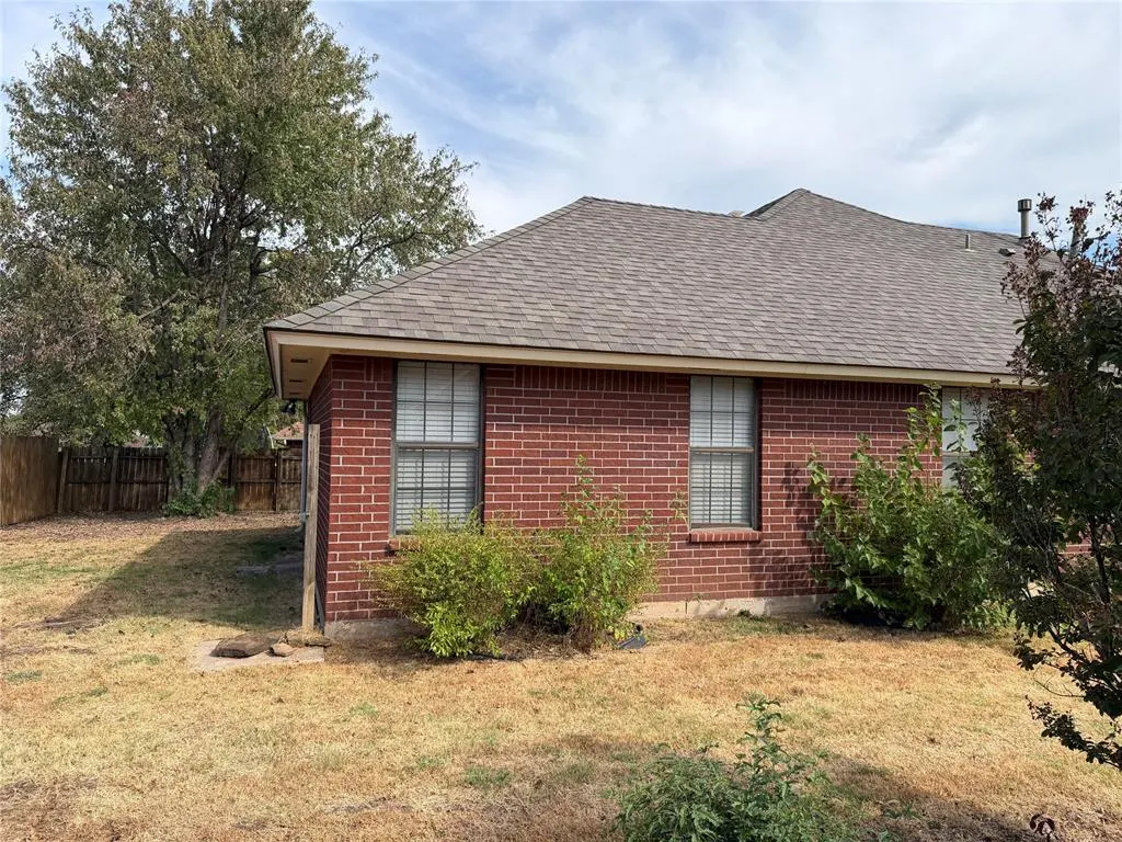 Photo 17 — 901 Randall Drive, Moore, OK 73160