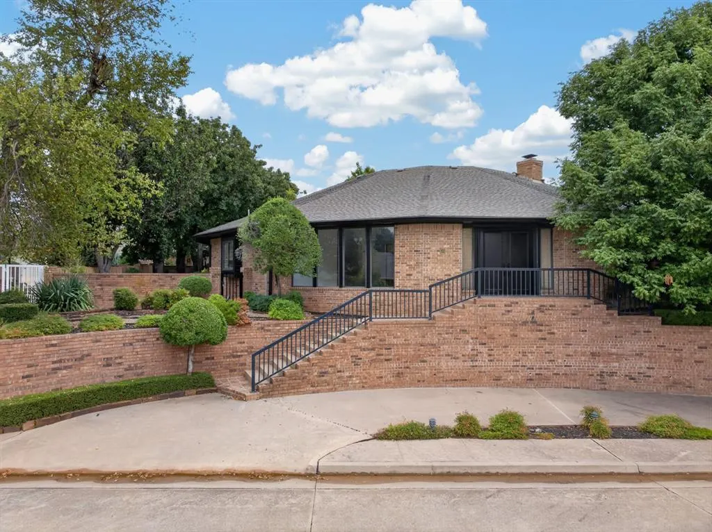 Photo 2 — 545 E Oak Place, Edmond, OK 73025