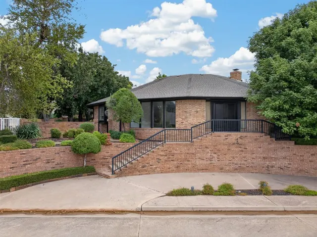 Photo 2 — 545 E Oak Place, Edmond, OK 73025