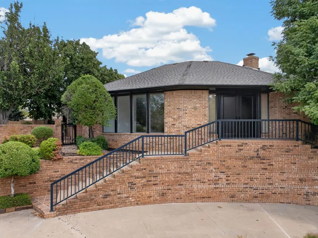 Photo 3 — 545 E Oak Place, Edmond, OK 73025