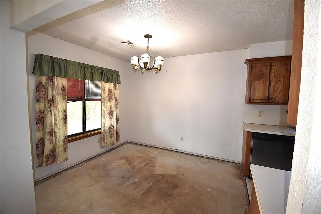 Photo 10 — 2007 Mary Avenue, Seminole, OK 74868