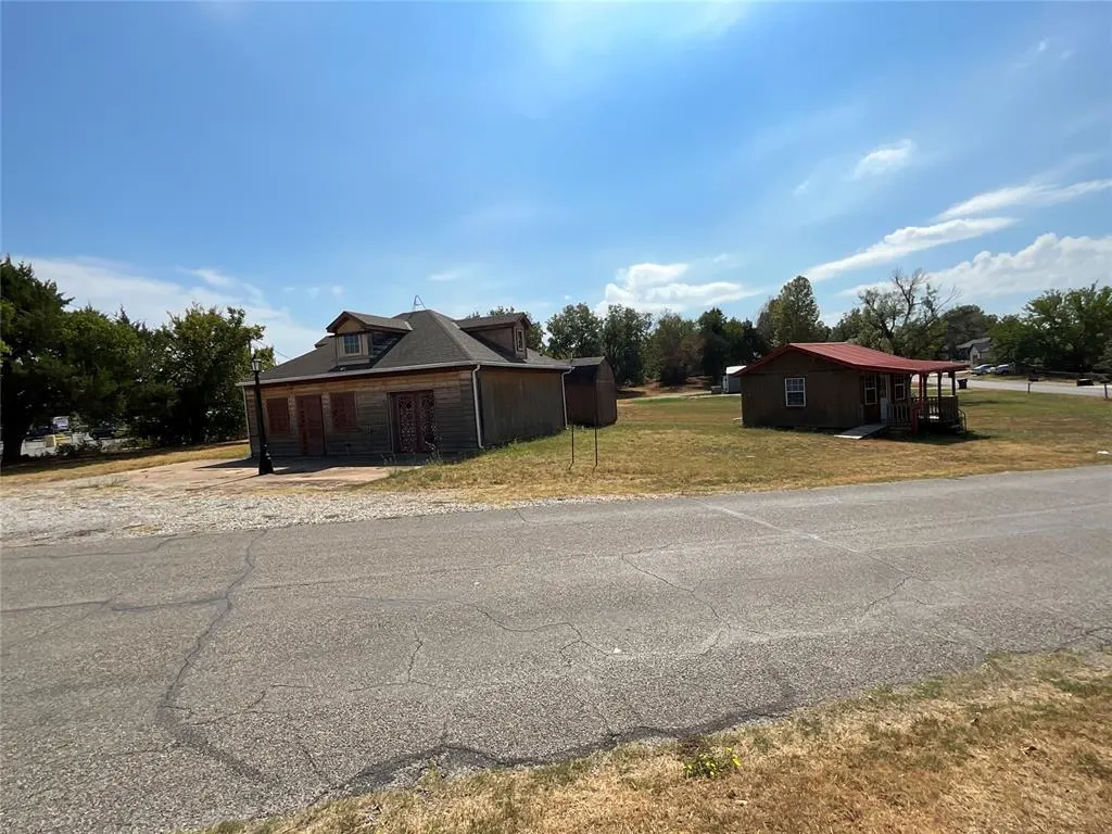 Photo 2 — 428 N Dogwood Street, Luther, OK 73054