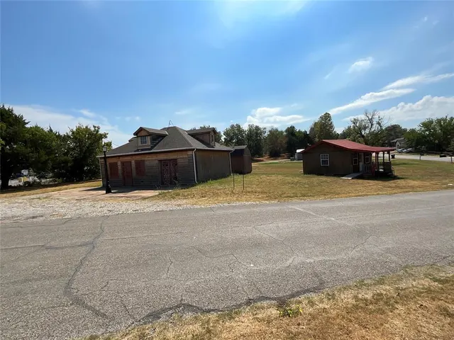 Photo 2 — 428 N Dogwood Street, Luther, OK 73054