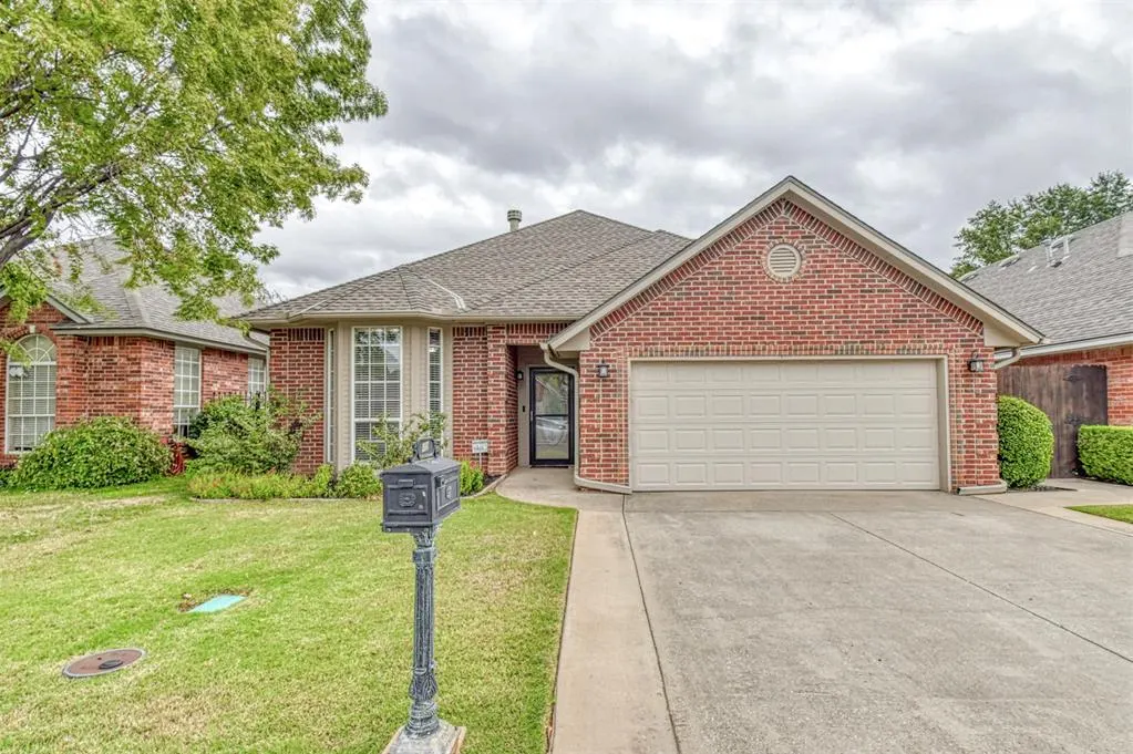 Front exterior — 409 Prestwick Street, Norman, OK 73072