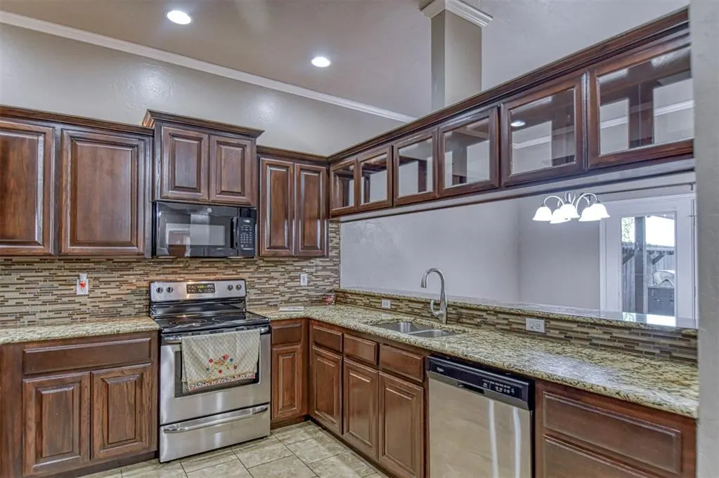 Photo 8 — 409 Prestwick Street, Norman, OK 73072