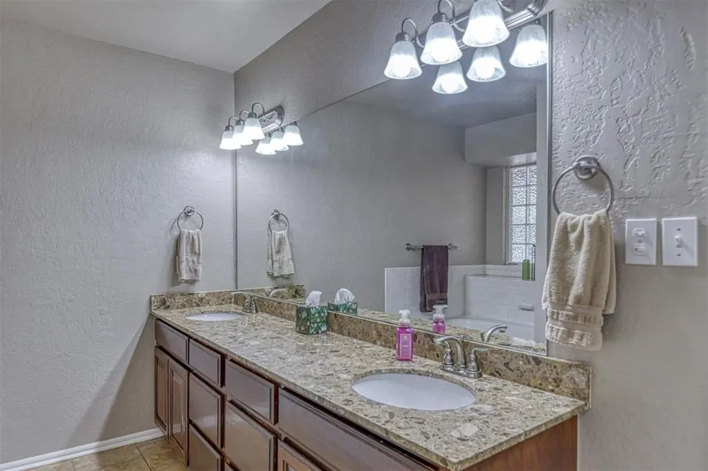Photo 16 — 409 Prestwick Street, Norman, OK 73072