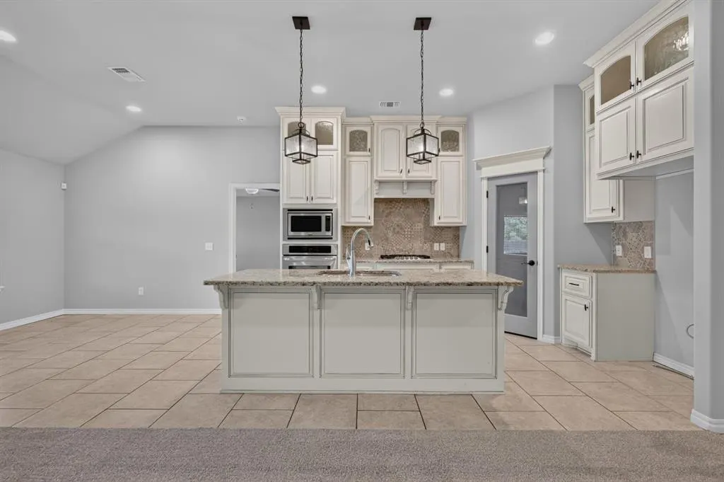 Photo 2 — 10209 SW 23rd Street, Yukon, OK 73099