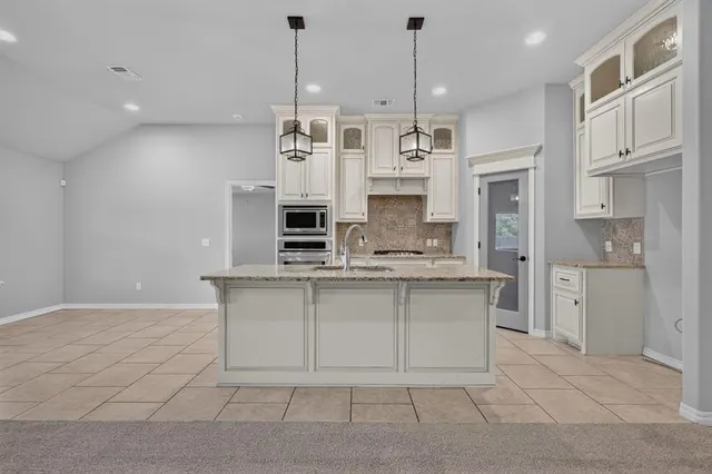 Photo 2 — 10209 SW 23rd Street, Yukon, OK 73099