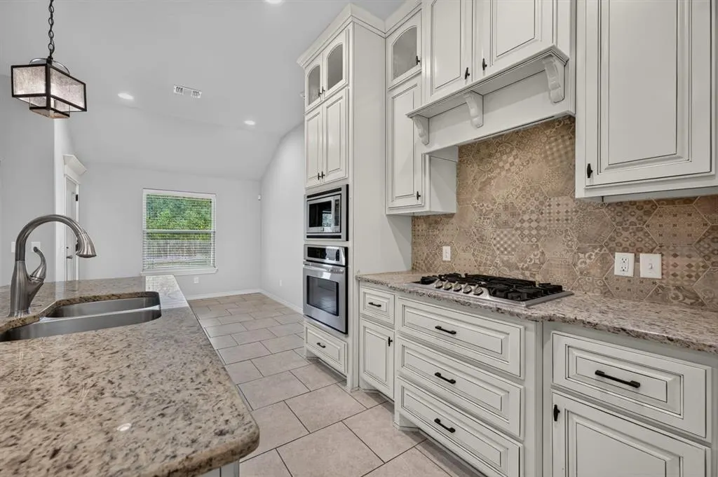 Photo 9 — 10209 SW 23rd Street, Yukon, OK 73099