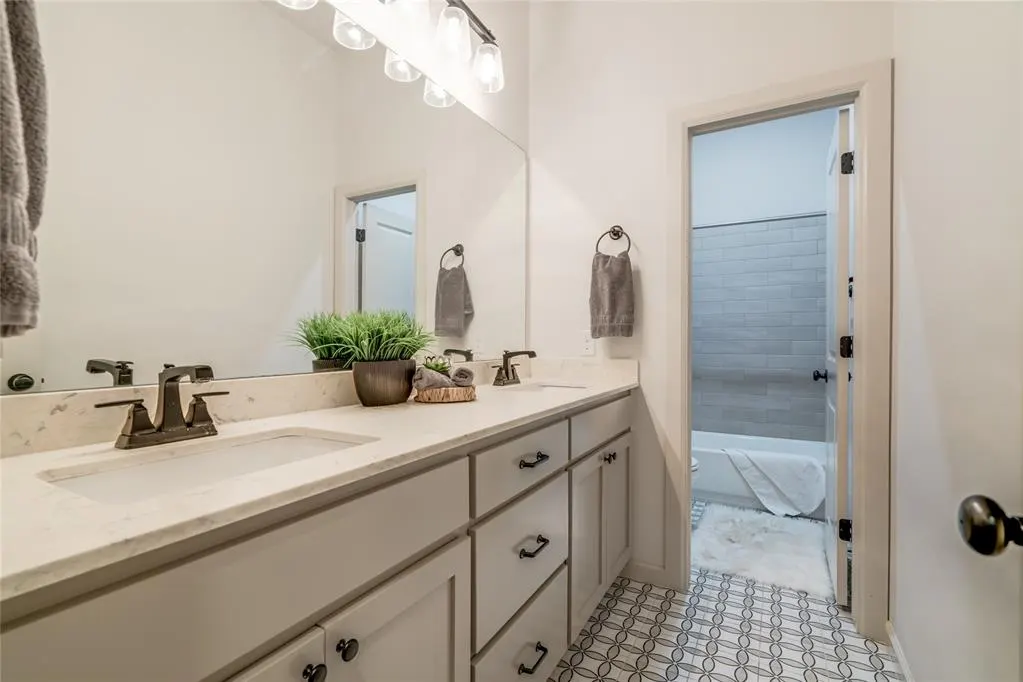 Photo 9 — 18000 Calder Road, Edmond, OK 73012