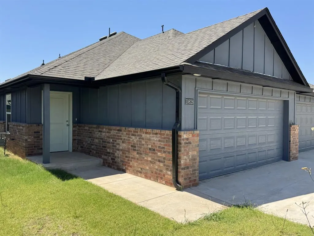 Photo 2 — 10628 SW 16th Terrace, Yukon, OK 73099