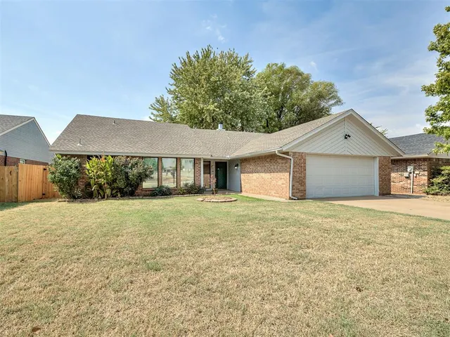 Photo 2 — 1509 Sand Springs Trail, Edmond, OK 73013