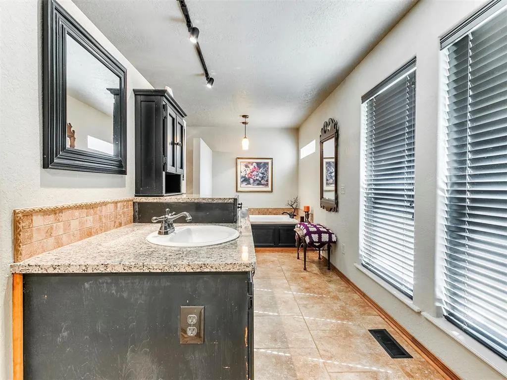 Photo 26 — 11108 Bluff Creek Drive, Oklahoma City, OK 73162