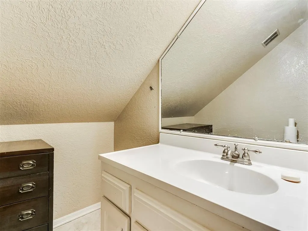 Photo 44 — 11108 Bluff Creek Drive, Oklahoma City, OK 73162