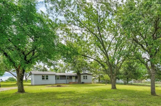 Photo 2 — 6700 N Coltrane Road, Edmond, OK 73034