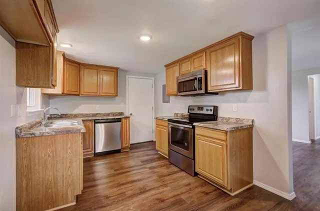 Photo 7 — 6700 N Coltrane Road, Edmond, OK 73034