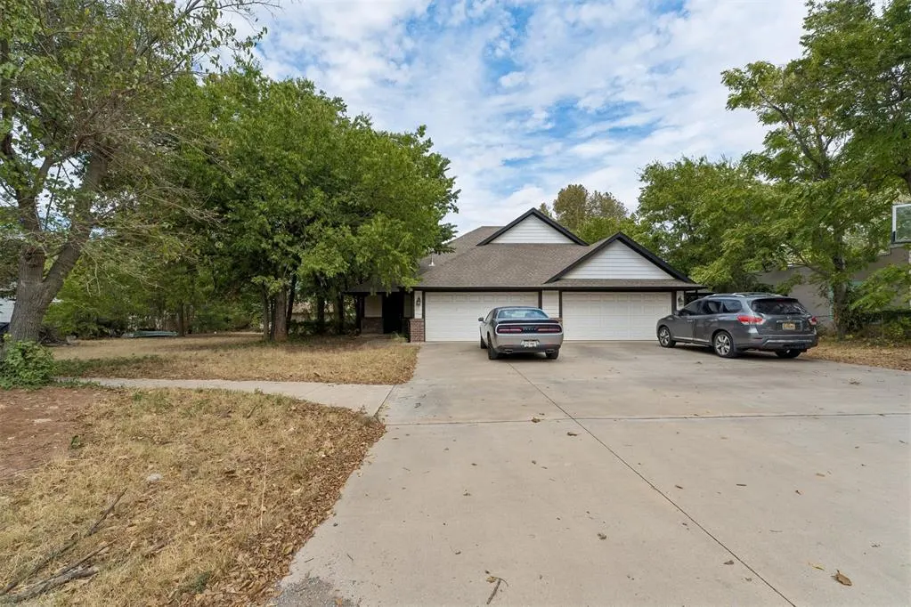 Front exterior — 706 W London Street, El Reno, OK 73036