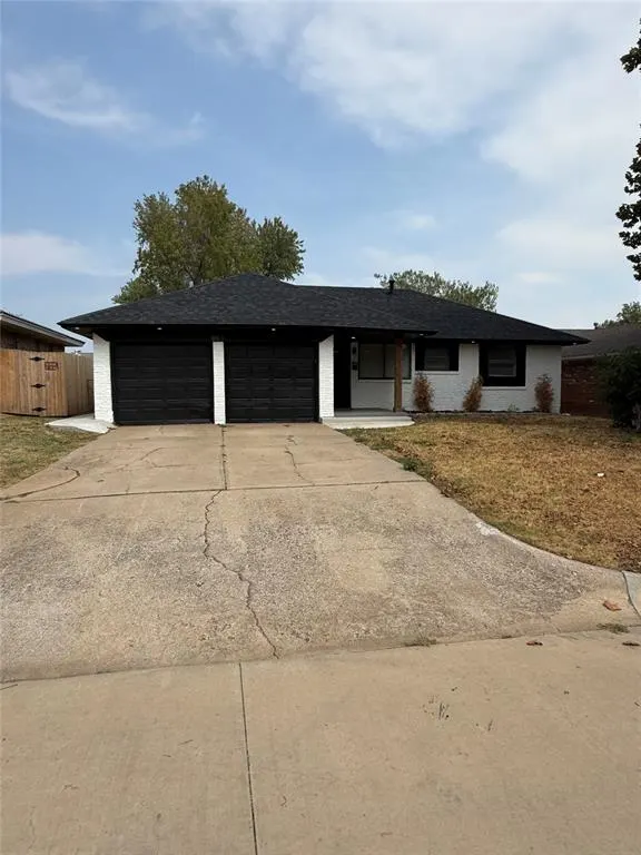 Photo 2 — 665 NW 15th Street, Moore, OK 73160