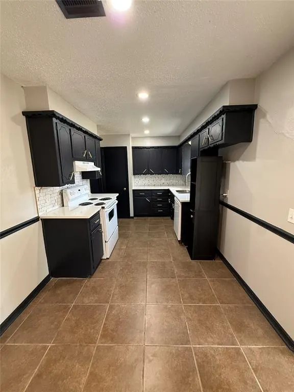 Photo 4 — 665 NW 15th Street, Moore, OK 73160