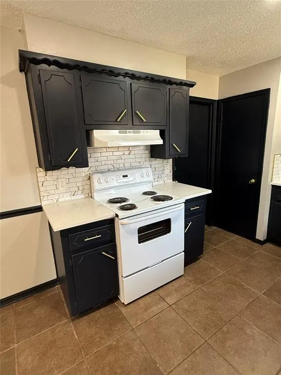 Photo 5 — 665 NW 15th Street, Moore, OK 73160