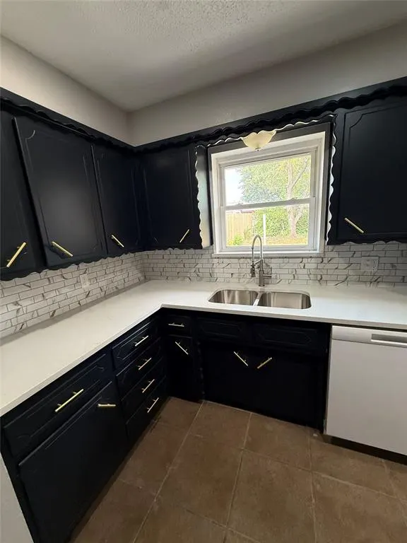 Photo 6 — 665 NW 15th Street, Moore, OK 73160