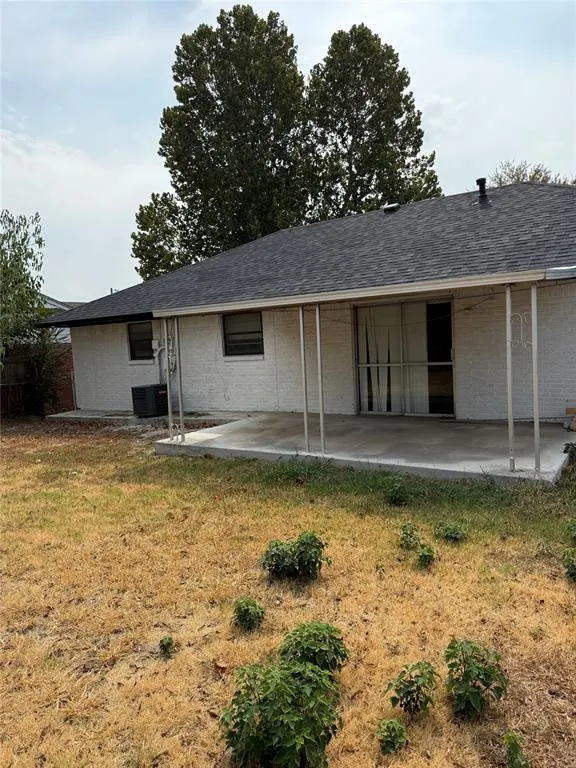 Photo 16 — 665 NW 15th Street, Moore, OK 73160