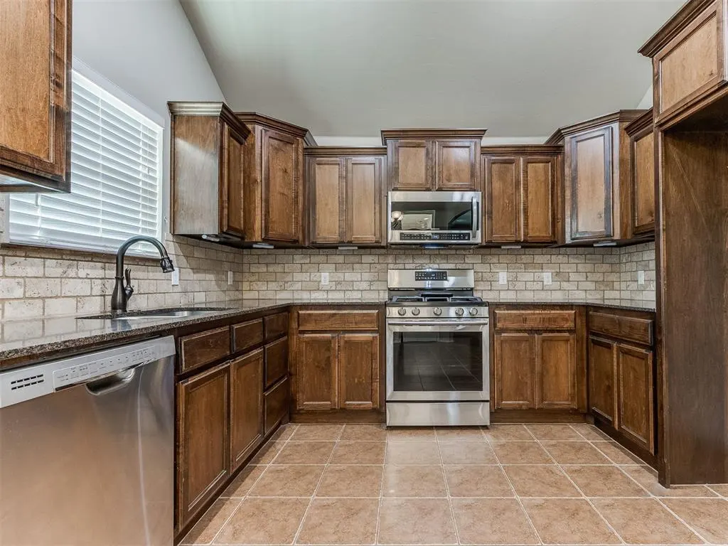 Photo 10 — 13108 SW 5th Street, Yukon, OK 73099