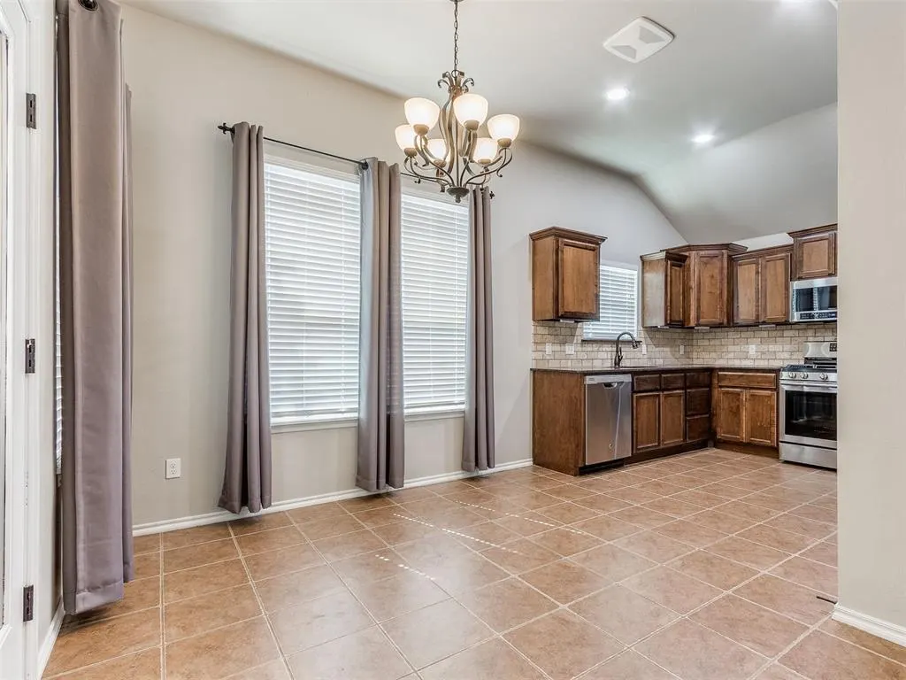 Photo 11 — 13108 SW 5th Street, Yukon, OK 73099